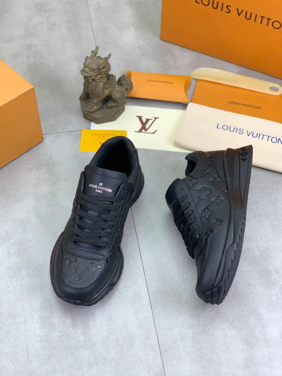 Men's men's shoes P680 new style 💶[LOUIS VUITTON] (original order) new style 🍀LV Louis Vuitton * - top version of LV classic trendy shoes! Use imported original cowhide and water-dyed cowhide lining. The latest original wear-resistant TPU combination outsole! High quality products! Multiple colors available, code number: 38-44 (45 46 customized)